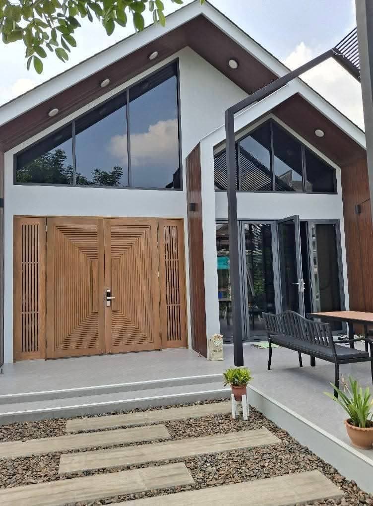 บ้านเพดานสูงช่องแสงใหญ่